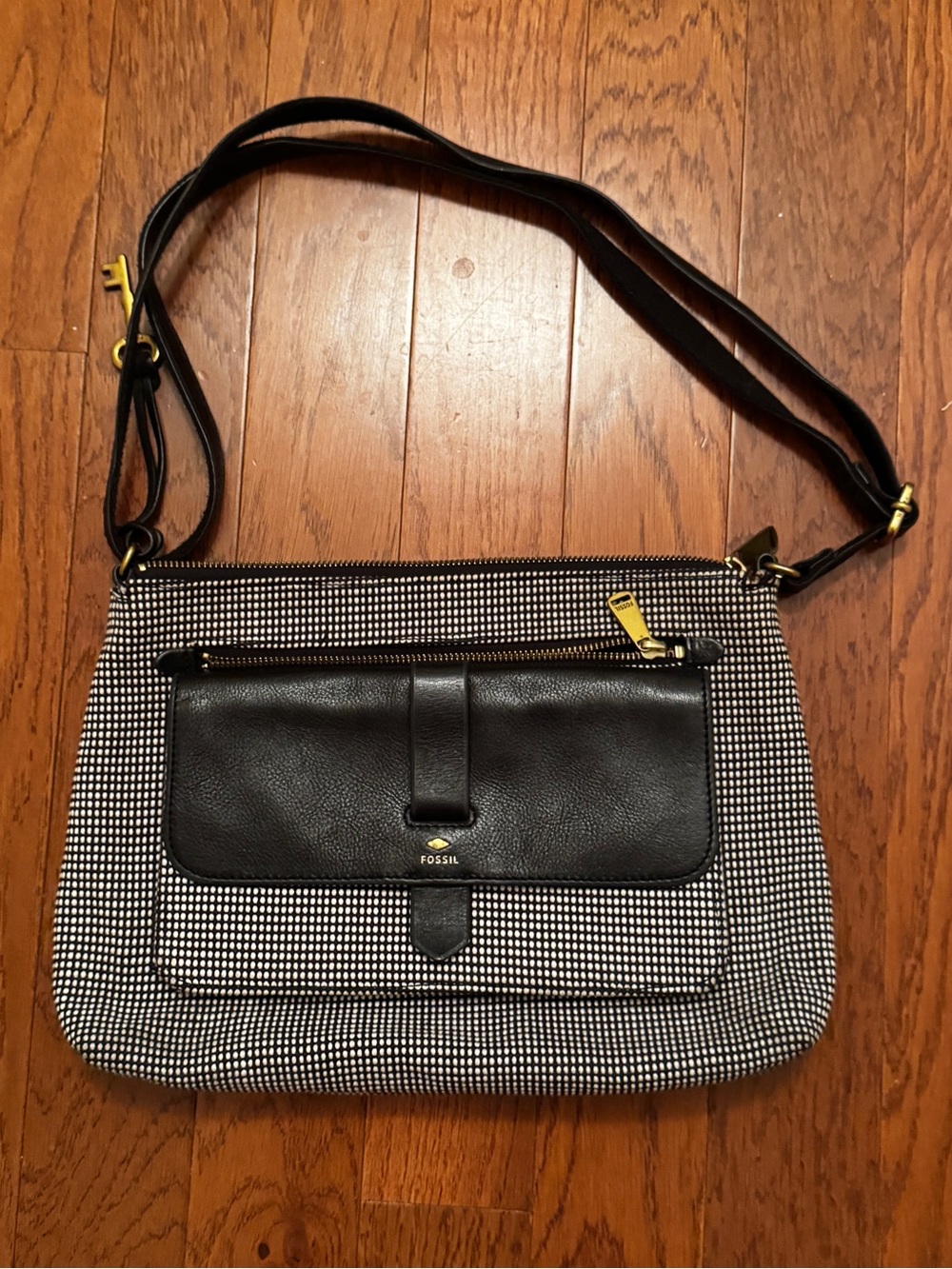 Fossil Black & White Houndstooth Tweed Crossbody with Front Leather Pocket - Picture 2 of 11